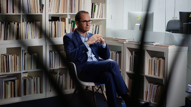 Qué funciones tiene el director como asesor pedagógico