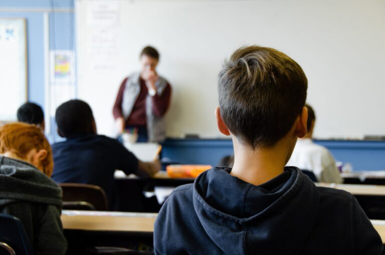 Cómo preinscribir a mi hijo en la secundaria paso a paso