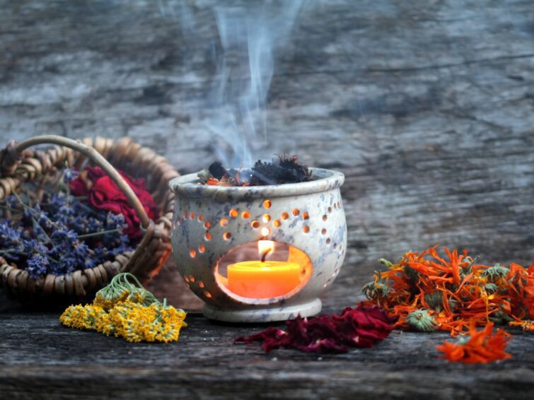 Cómo protegerse al leer el tarot: Consejos esenciales 8 Cómo protegerse al leer el tarot: Consejos esenciales